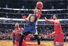 里夫斯：詹姆斯作为最伟大的球员，愿意为了正确选择牺牲自己